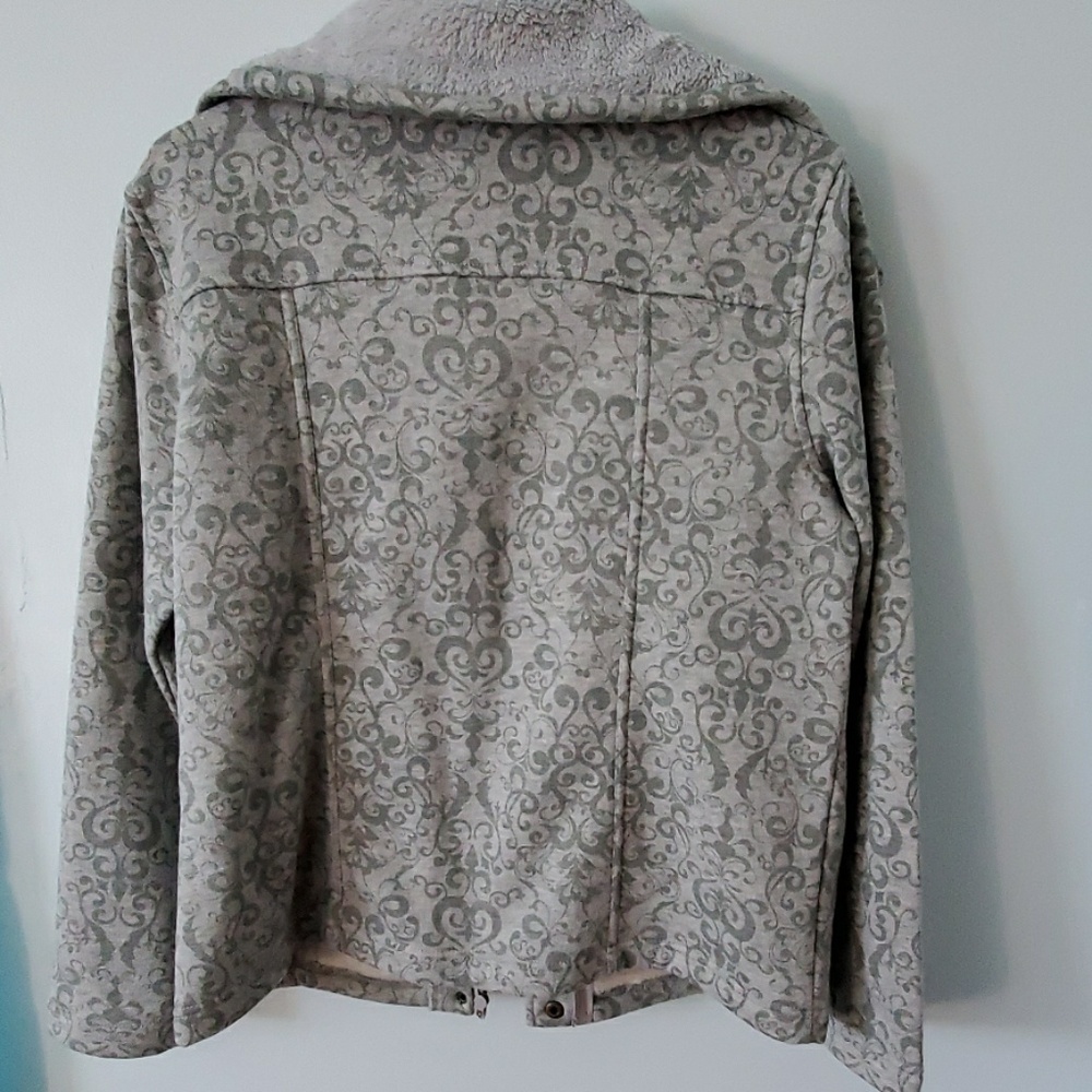 Light Jacket - Picture 2 of 3